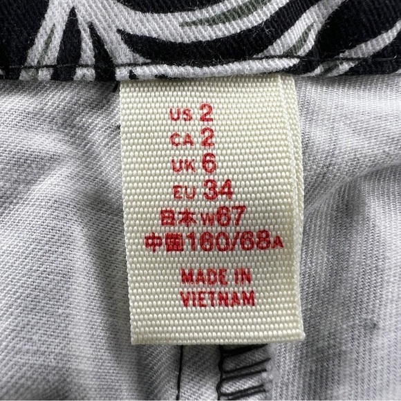 SIZE 2 GAP BLACK GREEN WHITE TROPICAL PRINT BERMUDA SHORTS STRETCH CASUAL - Picture 9 of 10